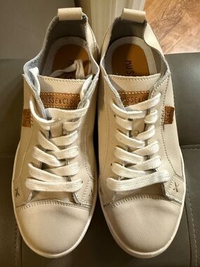 Musse & Cloud Men’s Cream White Low-Top Lace-Up Sneakers